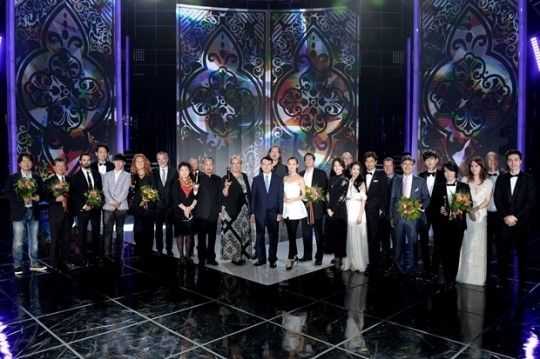 Lee Byung Hoon ,Lee Young Ae Y Lee Min Ho  ganan premio en el 10th Seoul Drama Awards 2015