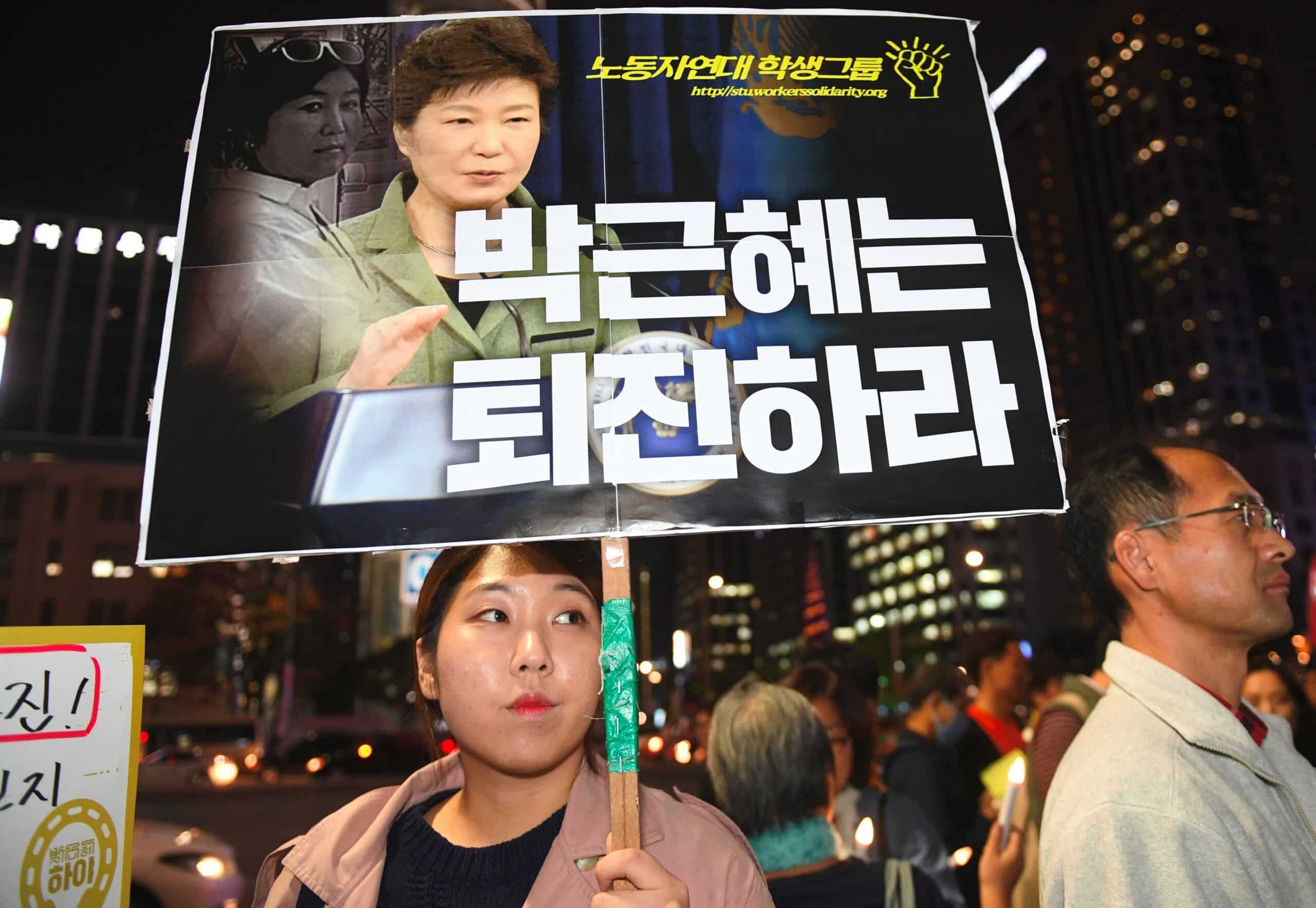 OPINIÓN: En medio del escándalo ¿Qué pasará con la presidencia de Park Geun-hye? (Parte 1)