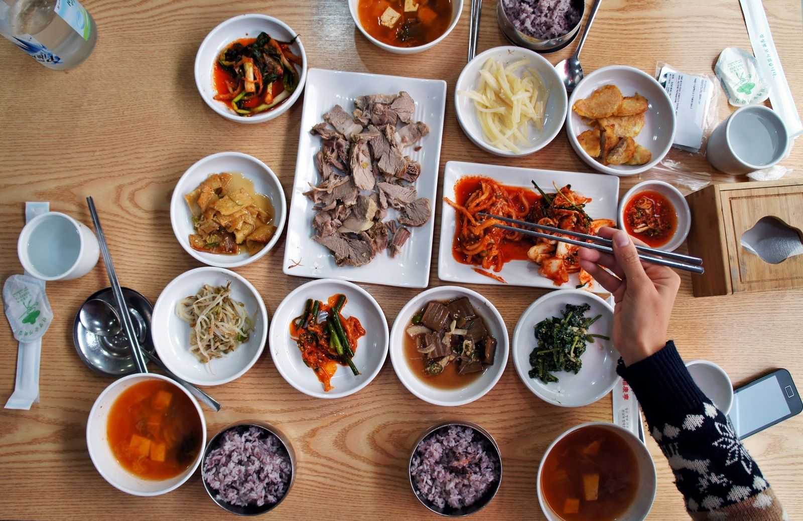 Modales en la mesa coreana
