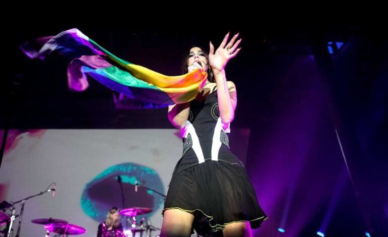 ¿Por qué la homosexualidad fue vista “anormal” durante el concierto de Dua Lipa en China?