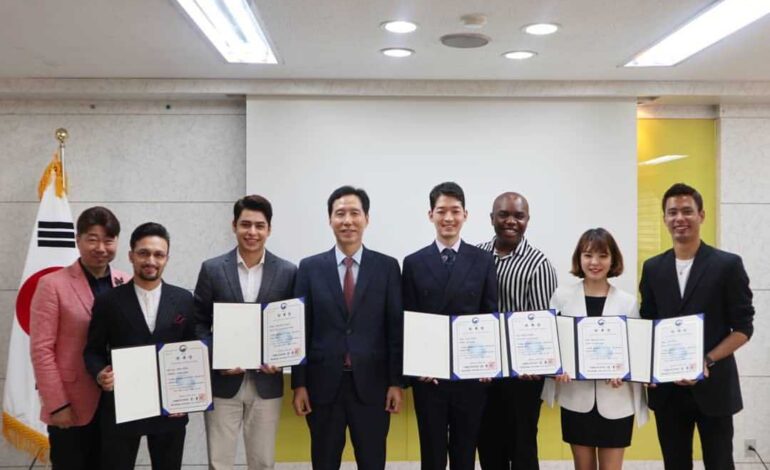 La Oficina de Inmigración de Seúl nombró a 10 personalidades extranjeras como sus embajadores