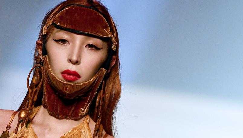 La modelo mexico-japonesa que abrió el último desfile de Jean Paul Gaultier