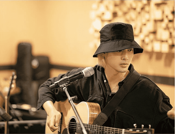 Kim Hyun Joong planea un concierto virtual con HENECIA