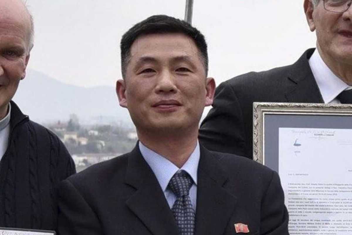 Jo Song-il diplomático norcoreano desertó a Corea Del Sur