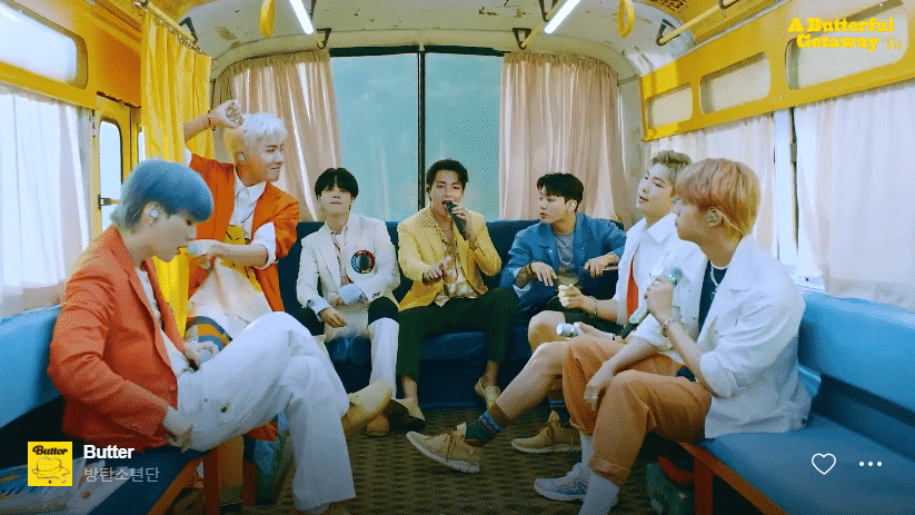 BTS en "A Butterful Getaway", en un autobús